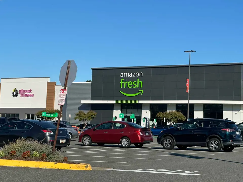 Amazon Fresh store in Lorton Marketplace Shopping Center (staff photo by Angela Woolsey)