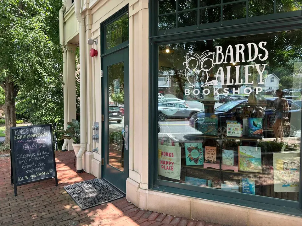 Bards Alley Bookshop in Vienna (staff photo by Angela Woolsey)