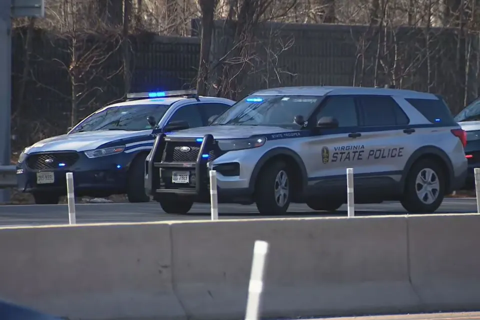 POLICE CARS ON CAPITAL BETLWAY