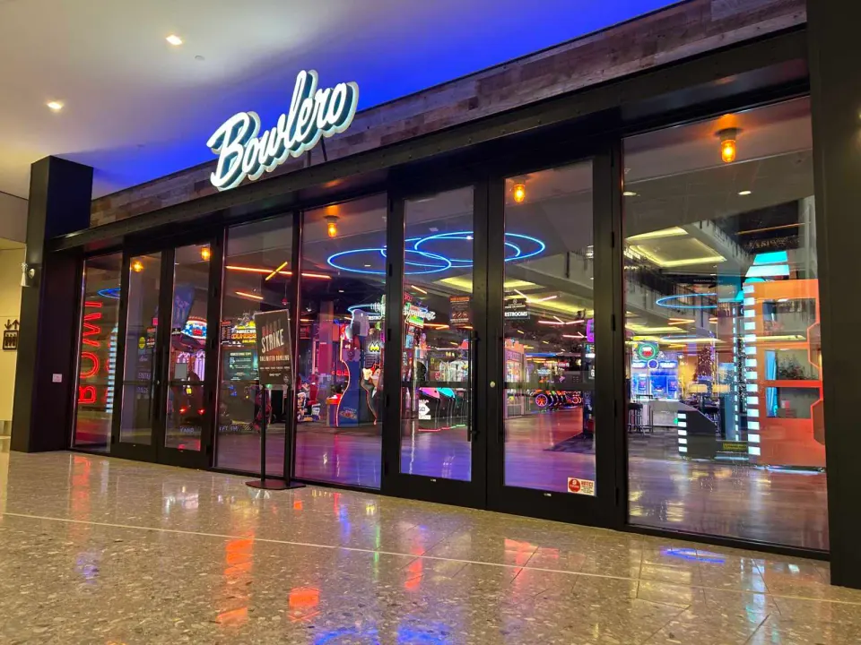 Bowlero at Tysons Galleria shopping mall (staff photo)