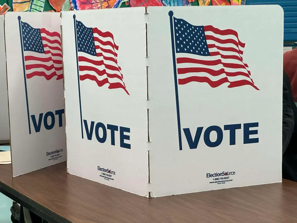 Vote dividers at a Fairfax County polling place for the 2023 general election (file photo)
