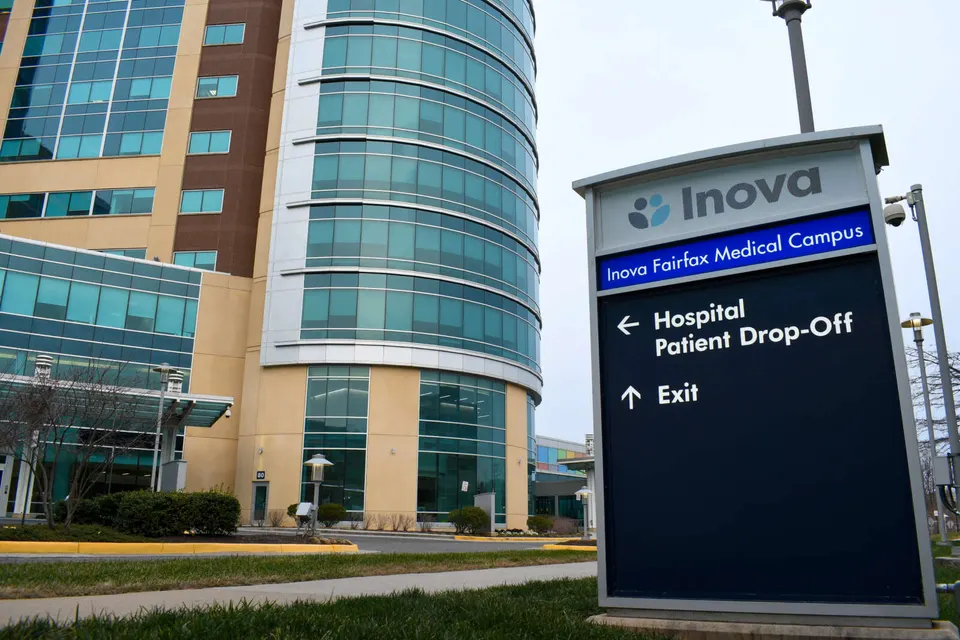 Inova Fairfax Medical Campus patient drop-off (staff photo by James Jarvis)