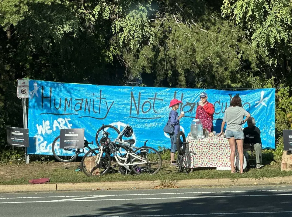 Individuals call attention to homelessness in Reston near a newly cleared homelessness encampment on the morning of Sept. 10, 2024 (staff file photo by Fatimah Waseem)