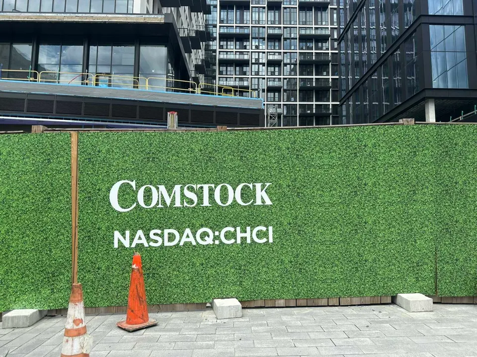 Comstock Companies’ logo on a construction wall at Reston Row (staff photo by Angela Woolsey)