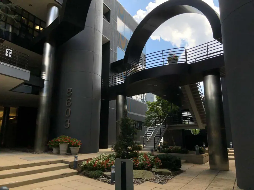 Landscaped area for 8603 Westwood Center Drive in Tysons (staff photo by Angela Woolsey)
