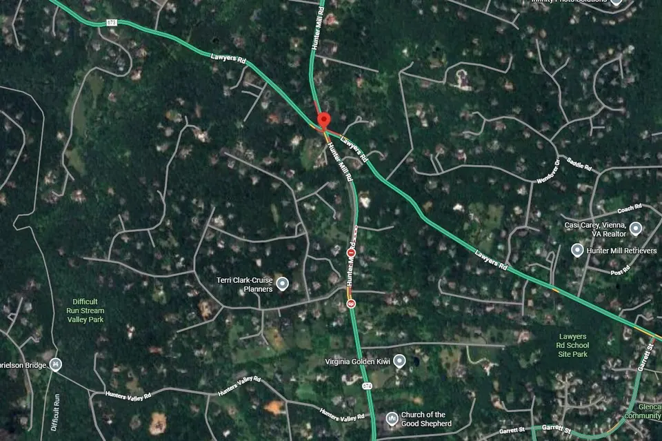 Hunter Mill Road closed near Lawyers Road in Oakton after single-vehicle crash on Jan. 9, 2026 (via Google Maps)