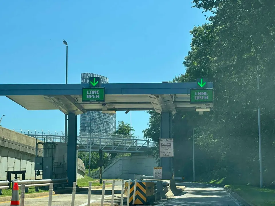 Dulles Toll Road gate in Tysons (staff photo by Angela Woolsey)