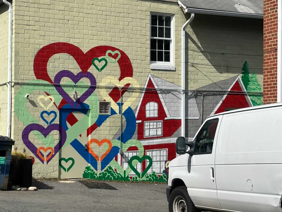 Rustic Love’s “Hearts and Homes” mural in Vienna (staff photo by Angela Woolsey)