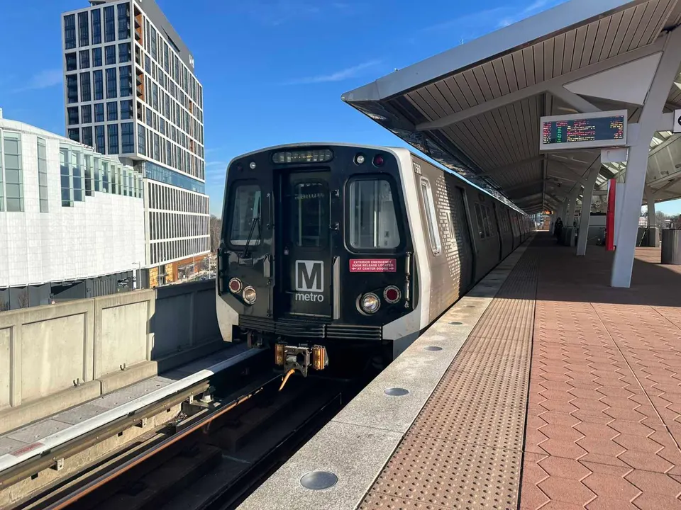 A train stops at the McLean Metro station platform in Tysons (staff photo by Angela Woolsey)