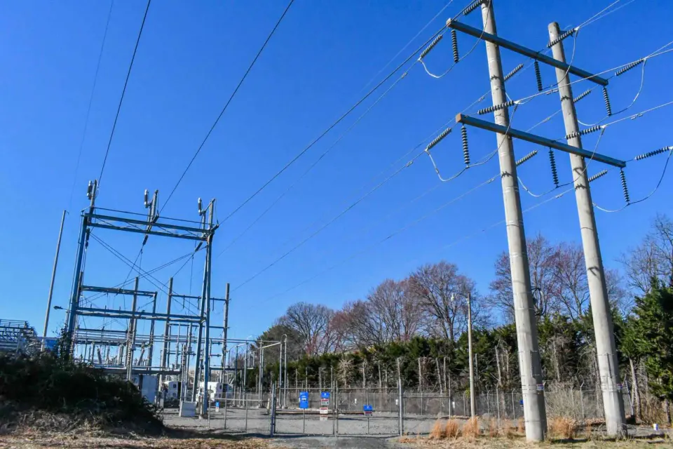 Power lines connected to Reston substation (staff photo by James Jarvis)
