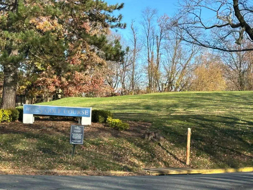 Reston National Golf Course sign in fall (staff photo by Angela Woolsey)