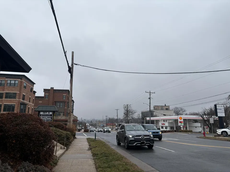 SUVs heading west on Maple Avenue in Vienna (photo by Amy Woolsey)