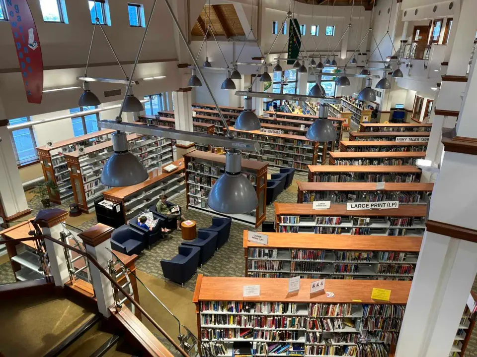 Bookcases inside the City of Fairfax Regional Library (staff photo by Angela Woolsey)