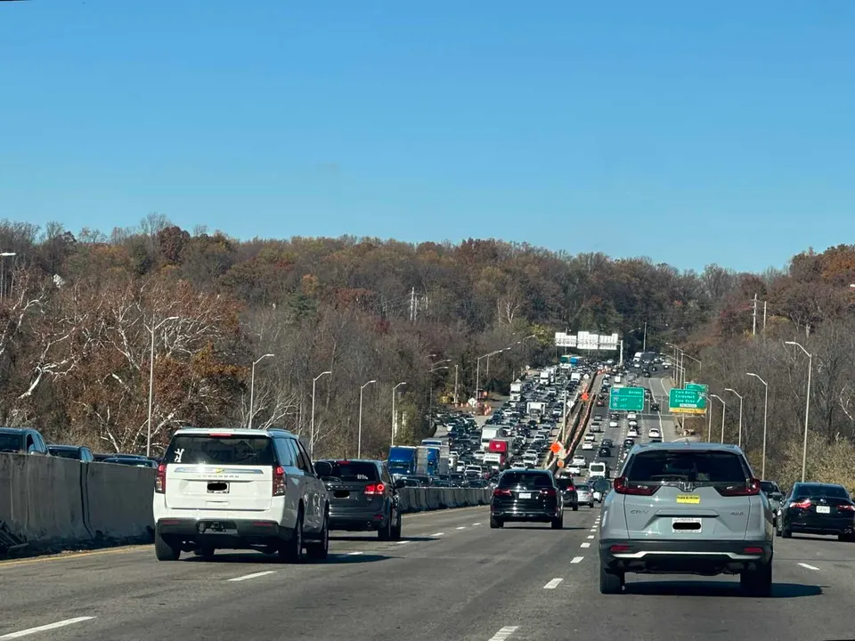 Traffic entering and leaving Maryland on the American Legion Bridge on Nov. 8, 2025 (staff photo by Angela Woolsey)