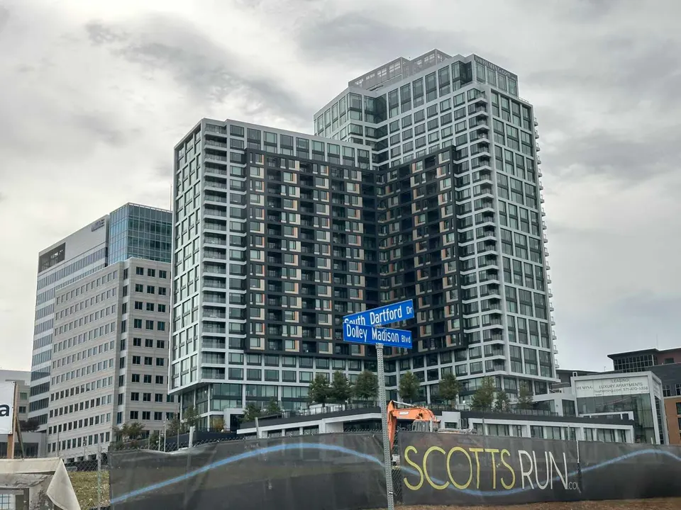 Heming apartments in Tysons’ Scotts Run neighborhood (staff photo by Angela Woolsey)