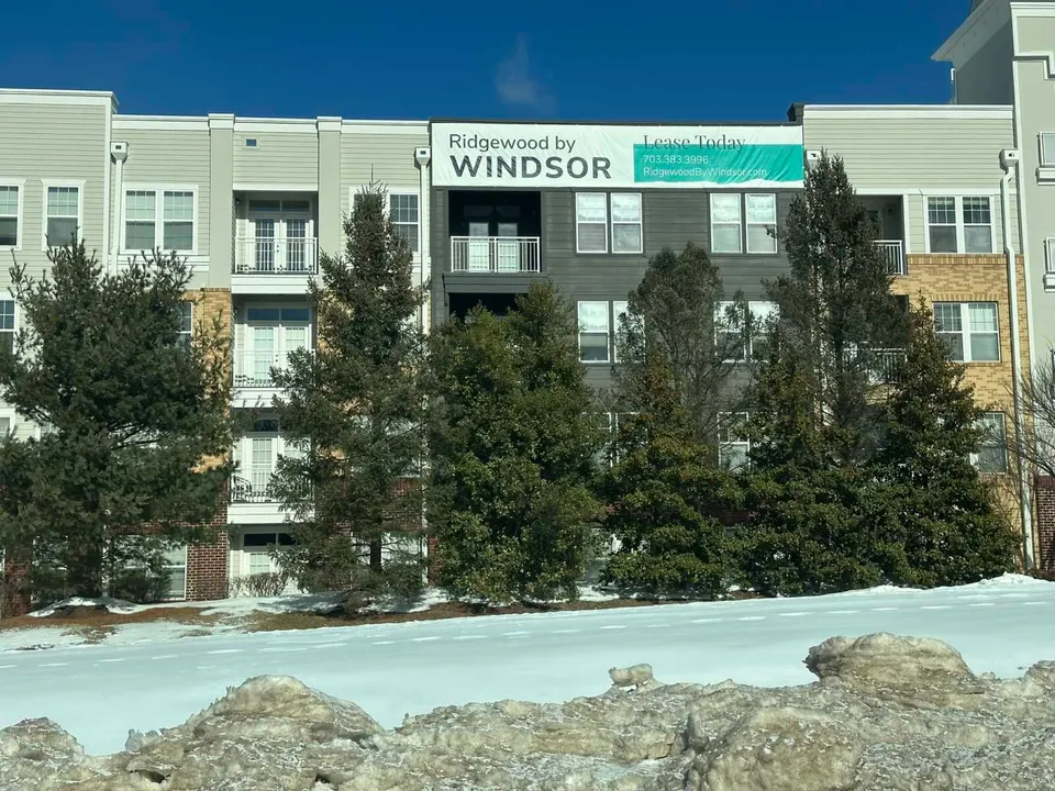 Sign advertises leasing at the Ridgewood by Windsor apartments in Fair Oaks (staff photo by Angela Woolsey)