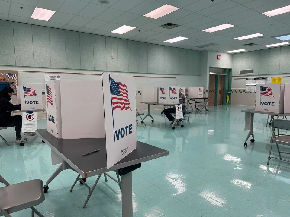 Cunningham Park Elementary School’s cafeteria hosts a polling place for the Nov. 4, 2025 general election (staff photo by Angela Woolsey)