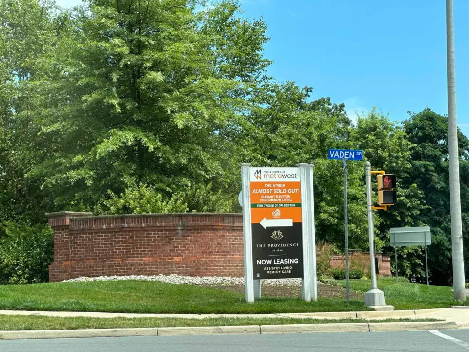 Sign advertises available housing for seniors at MetroWest in Oakton, seen in 2023 (staff photo by Angela Woolsey)