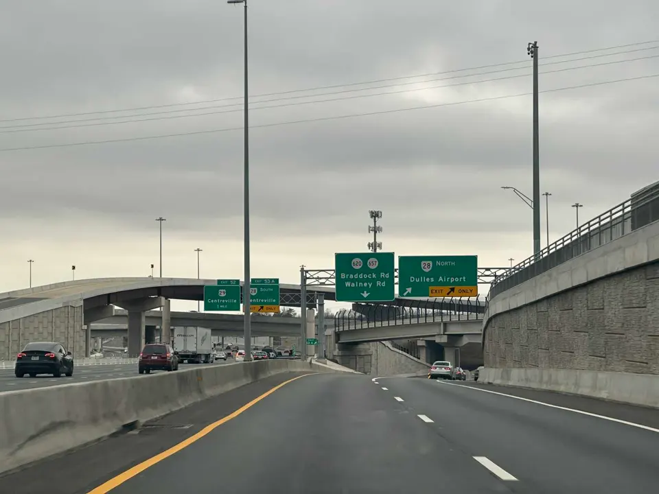 Taking an exit ramp from I-66 to Route 28 in Centreville (staff photo by Angela Woolsey)