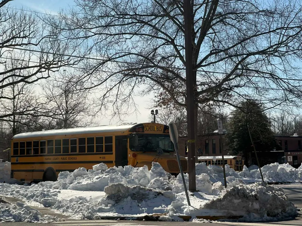 School bus behind snow pile at Cunningham Park Elementary School in Vienna (staff photo by Angela Woolsey)