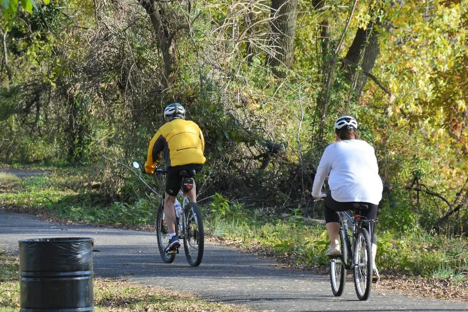 Bicycle riders on trail (via Vito Natale/Unsplash)