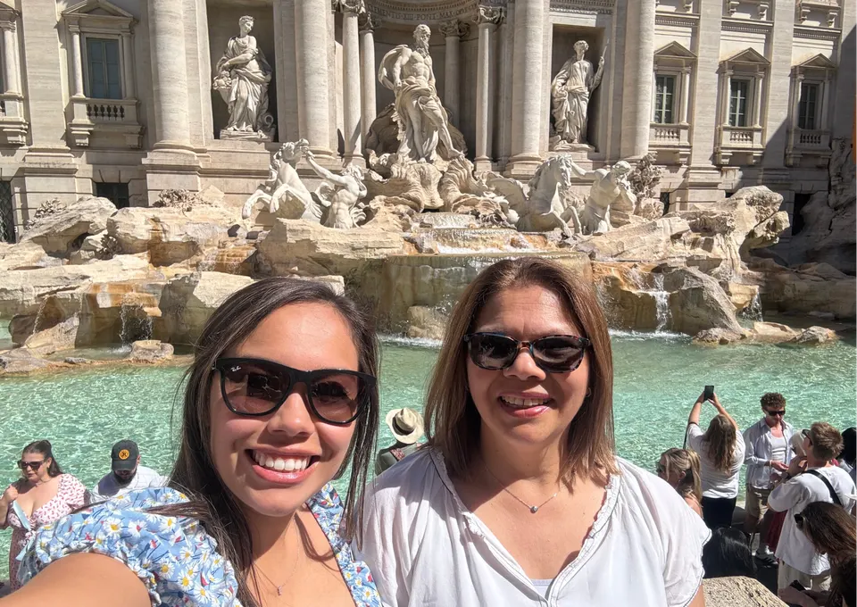 Mother and daughter in front of Trevi Fountain