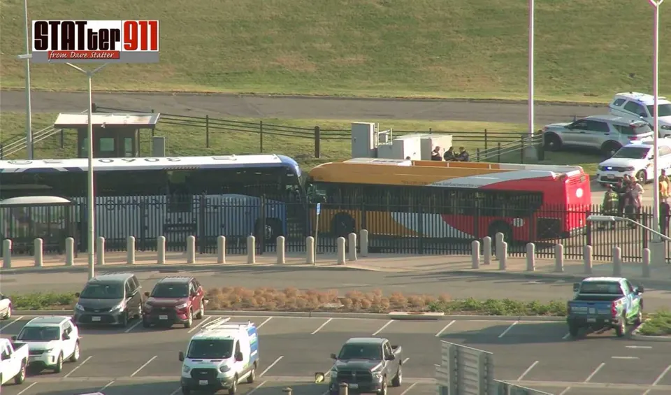 Fairfax Connector and OmniRide collision near Pentagon (via Dave Statter/Bluesky)