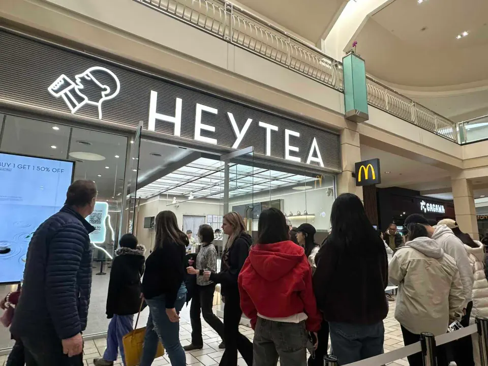 Hey Tea is now at Tysons Corner Center (staff photo by Angela Woolsey)