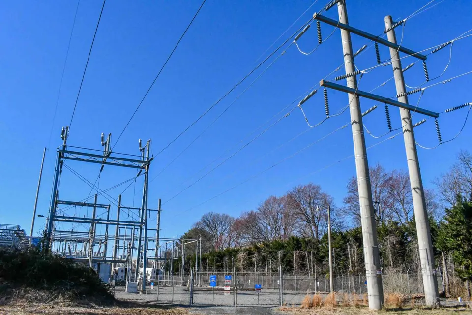 Power lines connected to Reston substation (staff photo by James Jarvis)