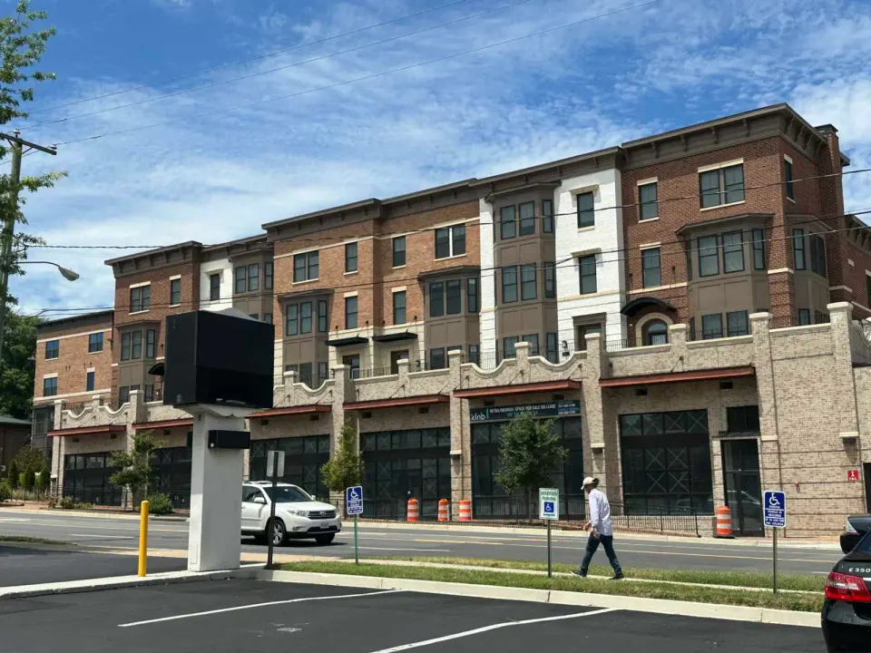 The Vienna Market condominium townhomes from across Maple Avenue (staff photo by Angela Woolsey)