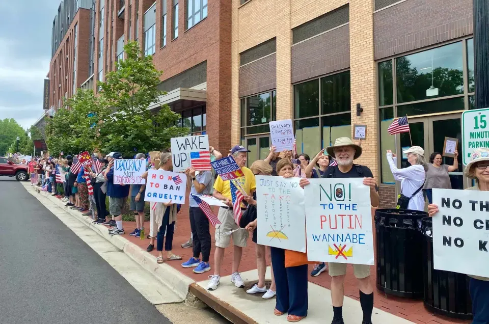 Crowds of enthusiastic No Kings Day Rallyers lined West Broad St. on Saturday, June 14. Photo by Chris Jones.