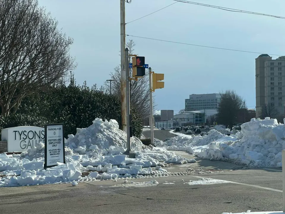 Piled-up snow blocks a turn lane from International Drive into Tysons Galleria (staff photo by Angela Woolsey)