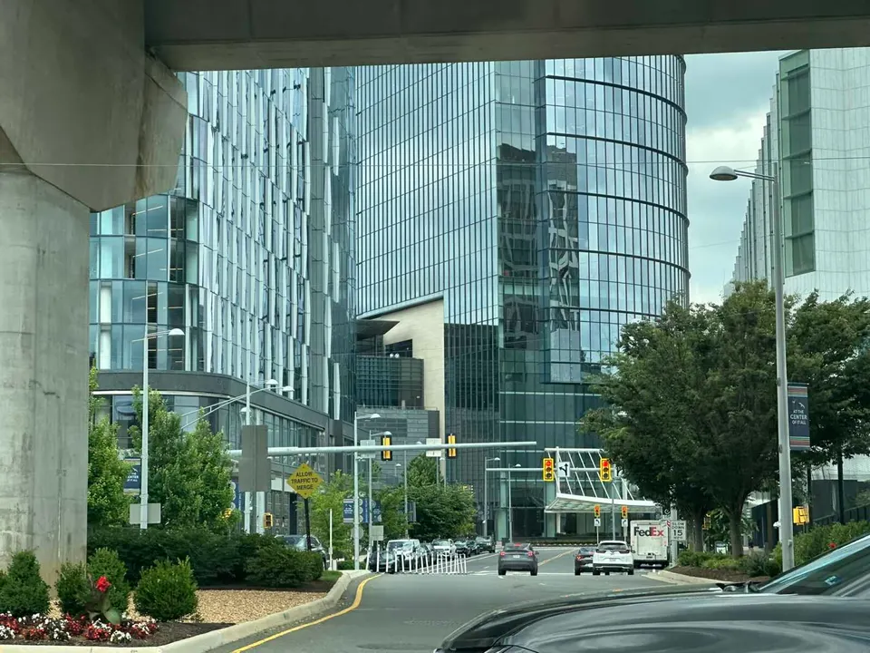 Vehicles stopped at a traffic light on Capital One Tower Road in Tysons (staff photo by Angela Woolsey)