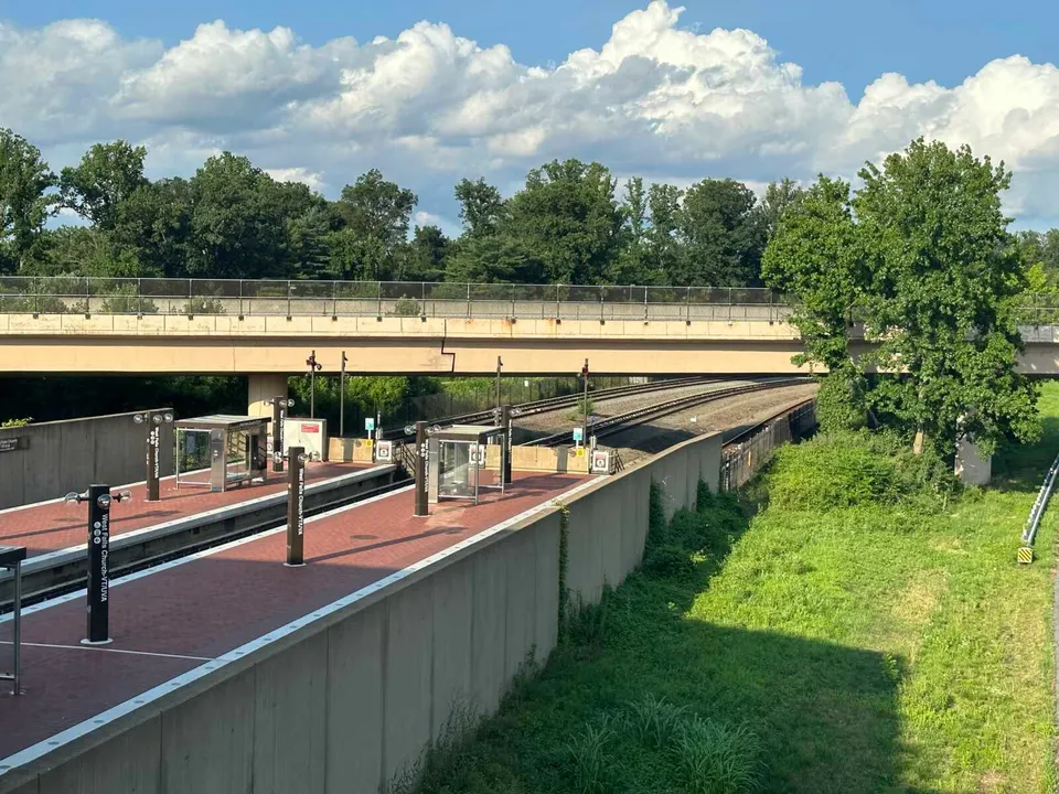 Dulles Access Road bridge over the rail tracks at the West Falls Church Metro station (staff photo by Angela Woolsey)