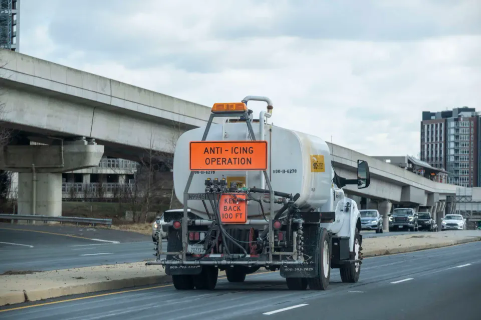 An anti-icing truck on Route 123 in Tysons from January 2021 (staff photo by Jay Westcott)