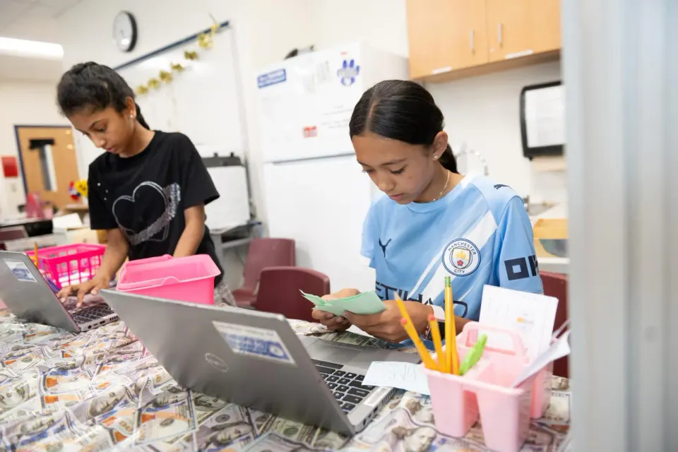 students count money