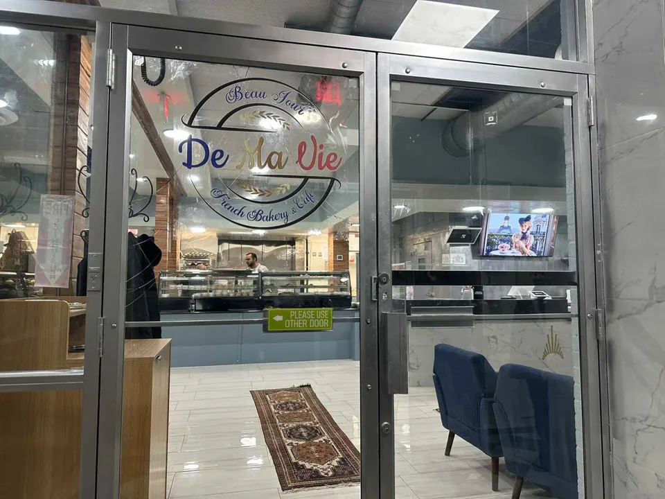 Entrance to Beau Jour De Ma Vie in Idylwood (staff photo by Angela Woolsey)