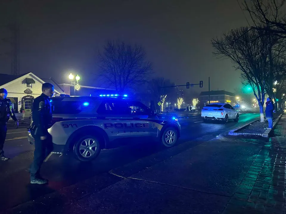 Vienna police at the scene of a pedestrian crash near the Maple Avenue W&OD Trail crossing on Jan. 10, 2026 (staff photo by Angela Woolsey)