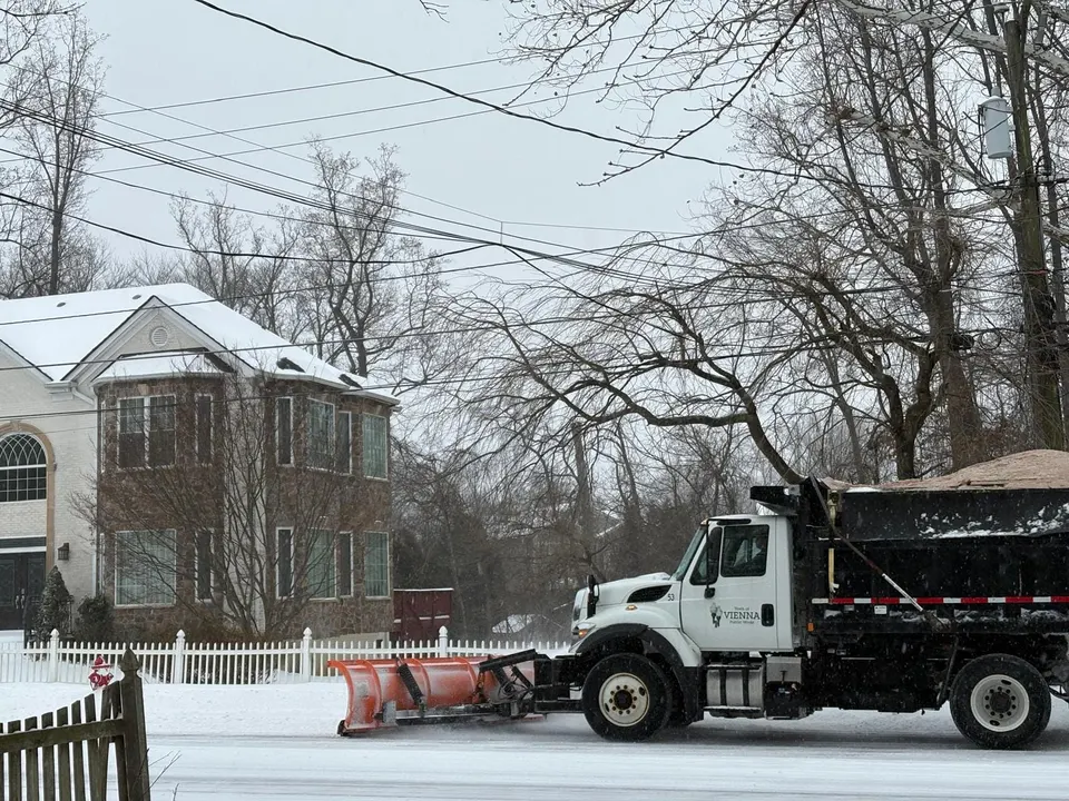 A Town of Vienna snow plow clears Park Street during Winter Storm Fern on Jan. 25, 2026 (photo by Amy Woolsey)