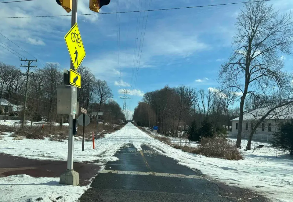 Snow on the Washington & Old Dominion Trail in Dunn Loring (staff photo by Angela Woolsey)
