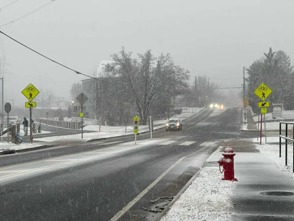 Drivers in snow approach a Washington & Old Dominion Trail crossing in Vienna (staff photo by Angela Woolsey)