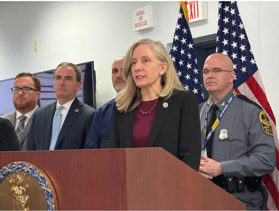 In Richmond Jan. 22, Gov. Abigail Spanberger (D) answered questions about her immigration enforcement stance. Photo by Markus Schmidt/Virginia Mercury.