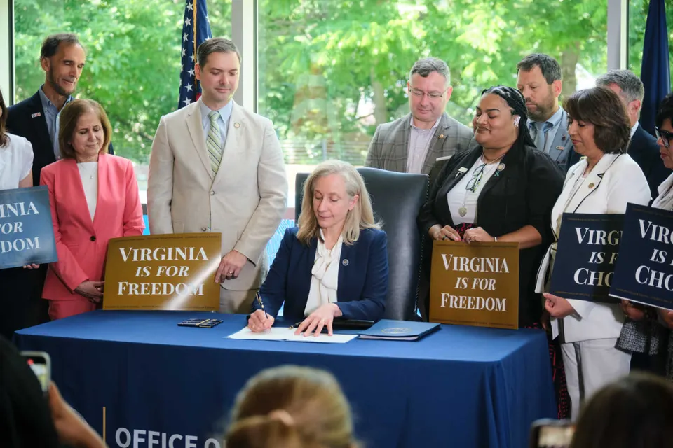 Virginia Gov. Abigail Spanberger signs reproductive health legislation at Occoquan Regional Park in Lorton (photo by Bert Shepherd/Americans for Contraception)