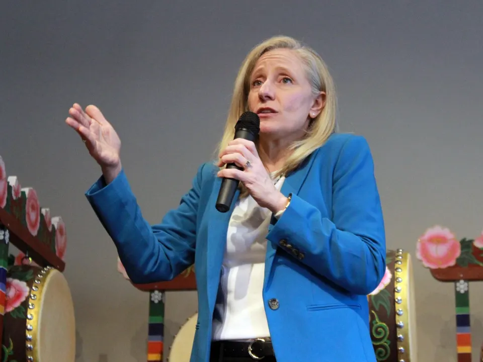 Abigail Spanberger speaks at a campaign event in Annandale (staff photo by Jared Serre)