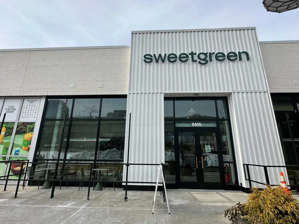 Sweetgreen’s location on Leesburg Pike in Tysons (staff photo by Angela Woolsey)