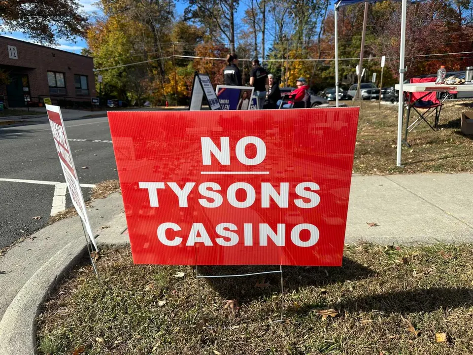 A No Tysons Casino sign outside Cedar Park Elementary School in Vienna (staff photo by Angela Woolsey)