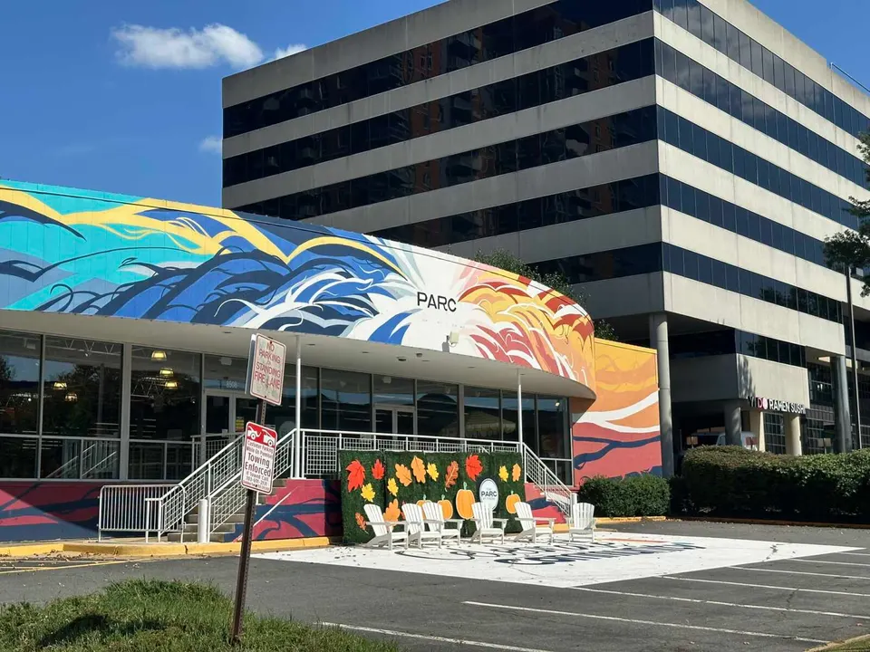 The PARC at Tysons with a fall-themed outdoor lounge (staff photo by Angela Woolsey)