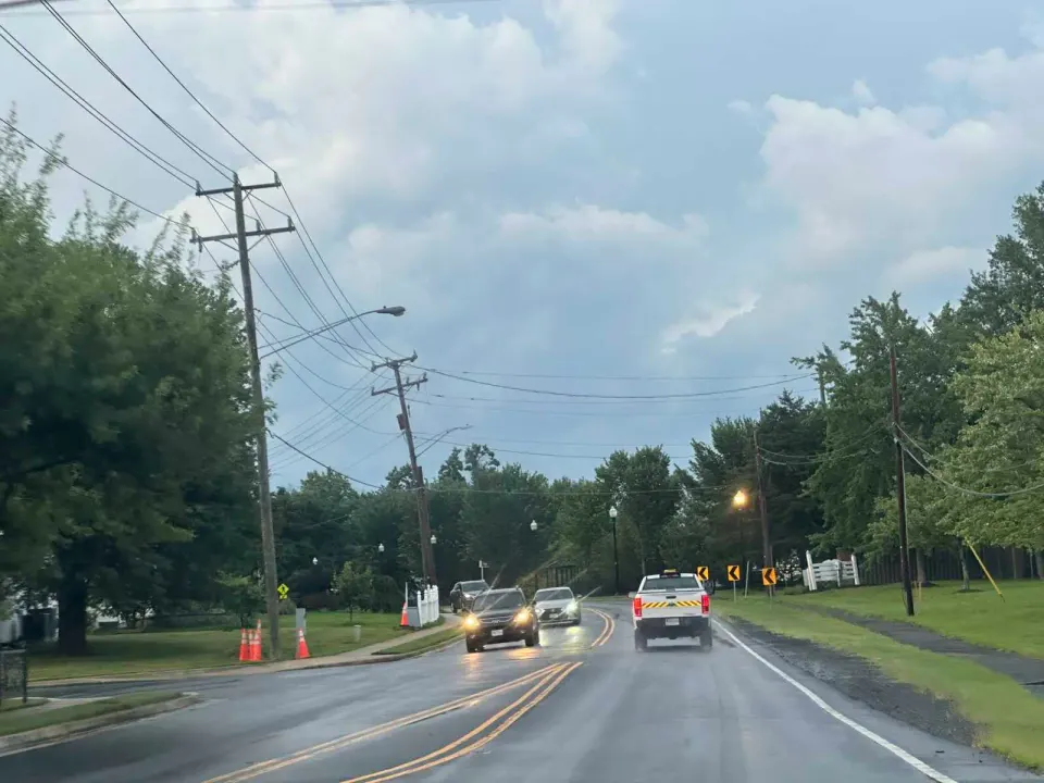 Vehicles on Jermantown Road in Oakton after rain (staff photo by Angela Woolsey)