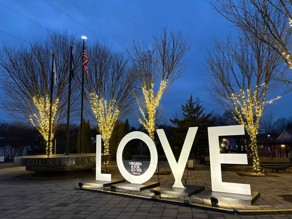 Vienna is hosting a Virginia LOVE sign by its Memorial Fountain for a new year celebration of the U.S.’s 250th anniversary (photo by Amy Woolsey)