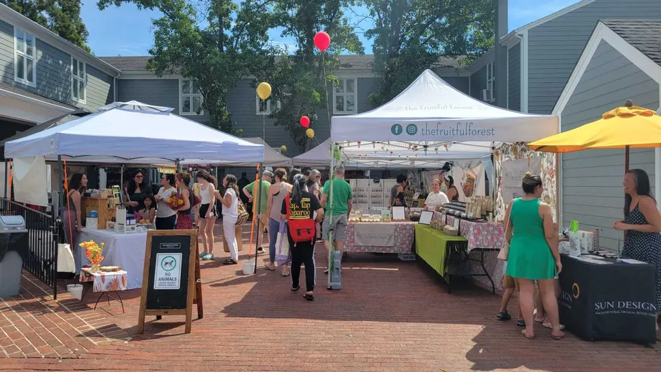 Shoppers browse booths at the Clifton Farmers’ Market at 12644 Chapel Road (staff photo by Mary Stachyra Lopez)